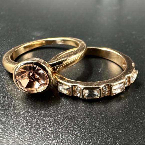 Elegant Artistic Inlaid Crystal Gold Plated Ring with Textured Bands - Picture 8 of 11